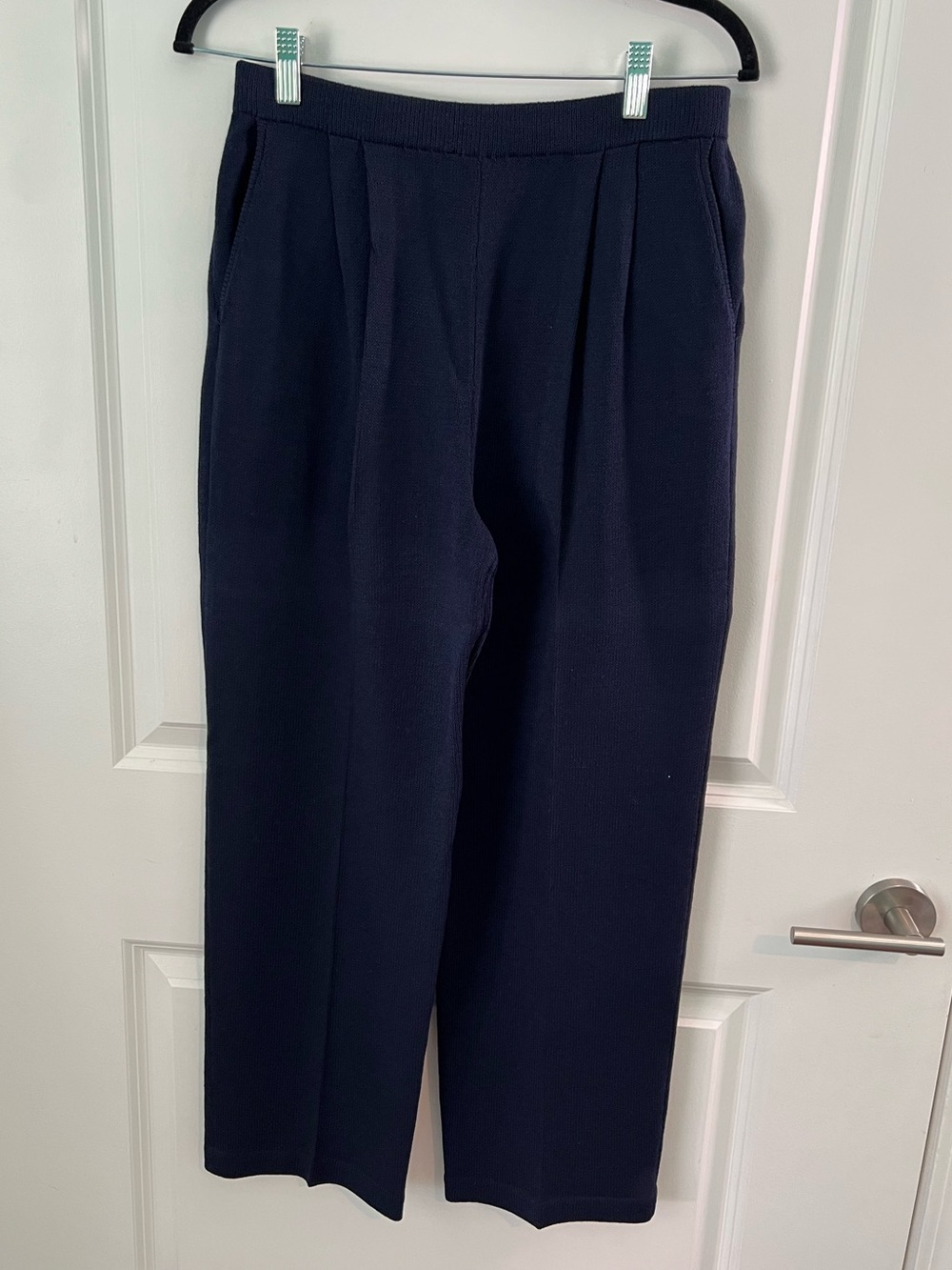 St. John Basics Classic Pleated Front Pants in Navy Size 6 Business Casual
